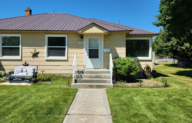 Building Photo - W701AR Unit 703