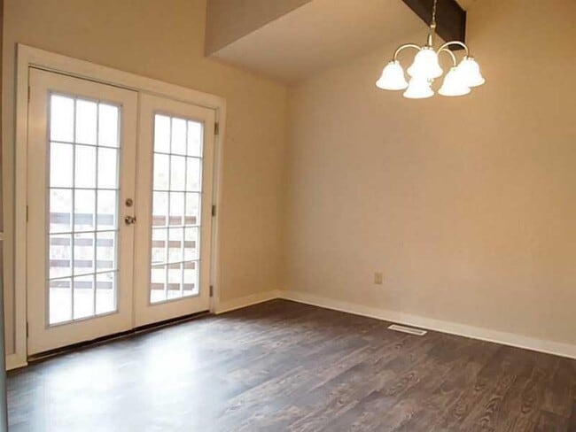 Photo - 980 N Lewis Ave