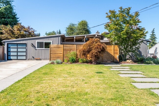 Photo - 4bd/1.75ba Shoreline Home