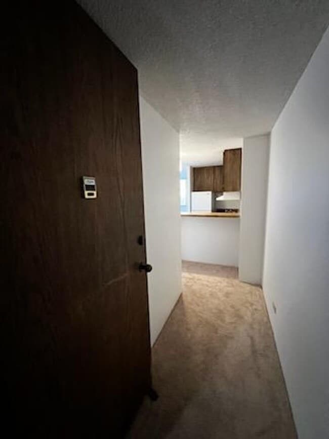 Photo - Pearlridge Square Large Studio with AC, Washer/Dryer, and Reserved Parking Stall Unit 1504