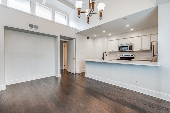 Photo - 5932 Sandhurst Ln Unit 214