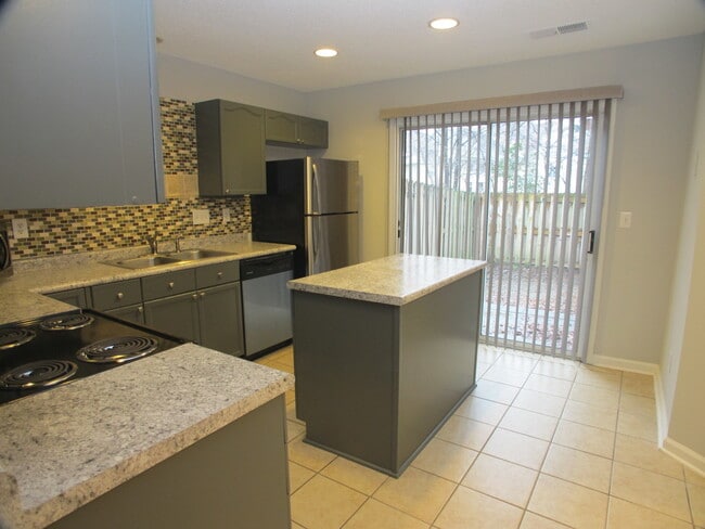 Photo - Pristine 2 bedroom, 2.5 bath Townhome located in the Roxborough Community!