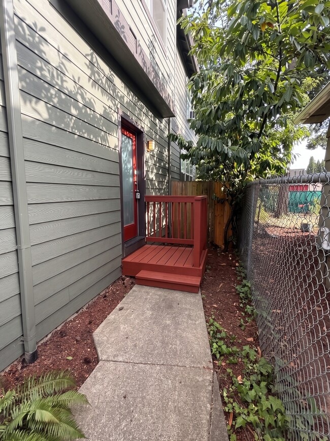 Photo - 11852-11852 SE Pine St