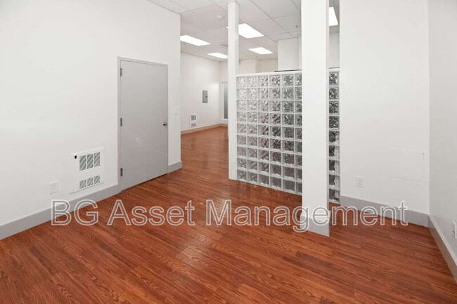 Building Photo - 1459 MacArthur Blvd Unit B