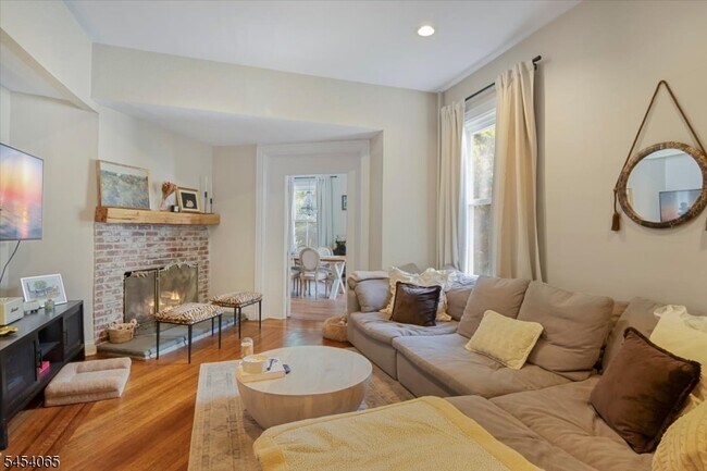 Photo - 46 Hazelwood Rd Unit 1