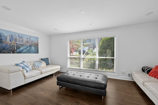 Photo - 1744 Woodcliff Pl NE