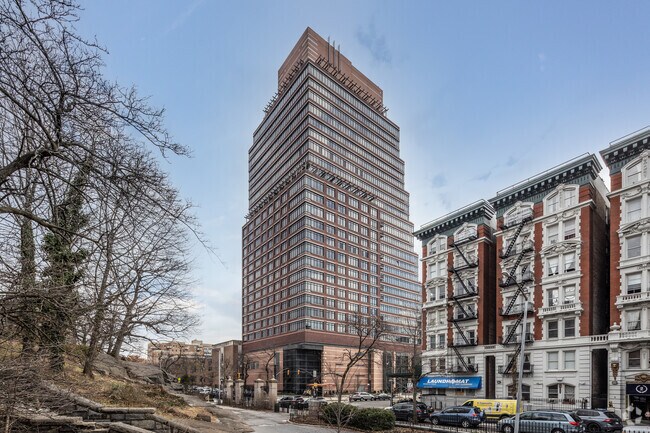 Photo - 5th on the Park