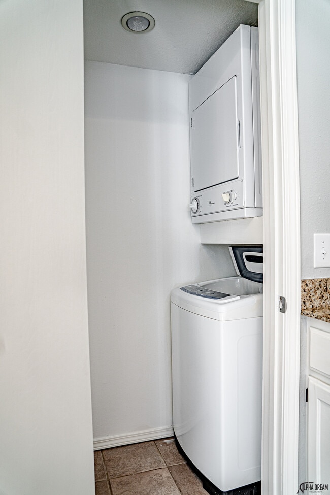 Photo - 1370 Oakland Ave