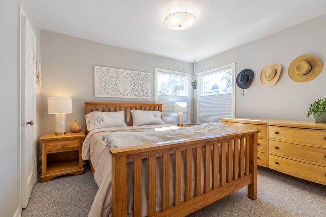 Photo - 2731 S Sherman St