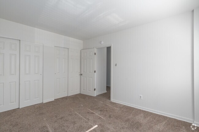 2BR, 1BA - 850SF - Primary Bedroom