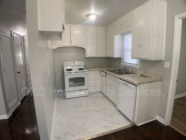 Photo - 3117 N Lindsay Ave