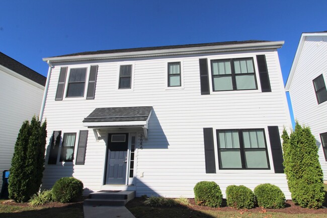Building Photo - Beautiful 3-Bedroom, 3-Bathroom Home Near ...