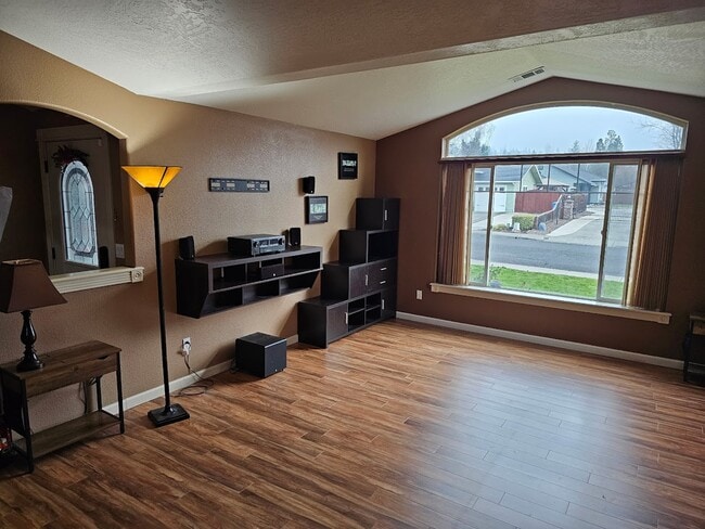 Photo - 978 SW Princeton Pl