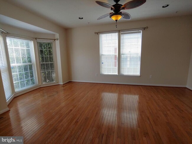 Photo - 912 Glaze Ct