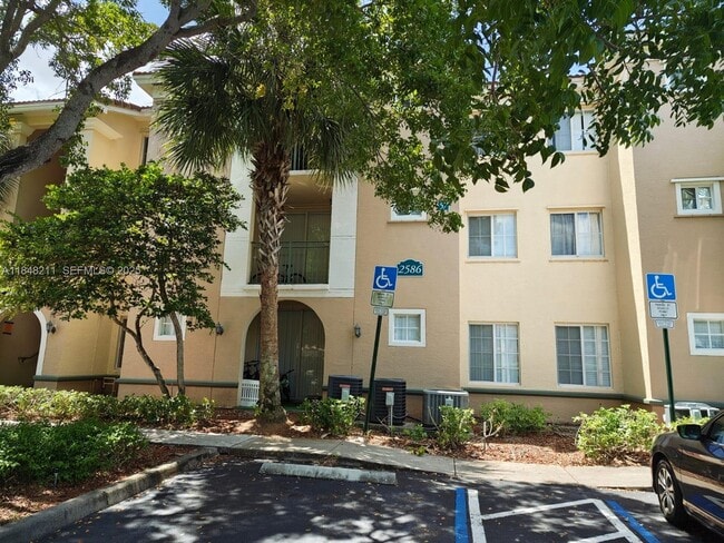 Building Photo - 2586 Centergate Dr Unit 307