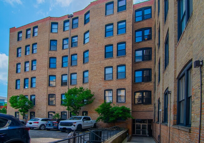 Building Photo - 525 N Halsted St Unit 207