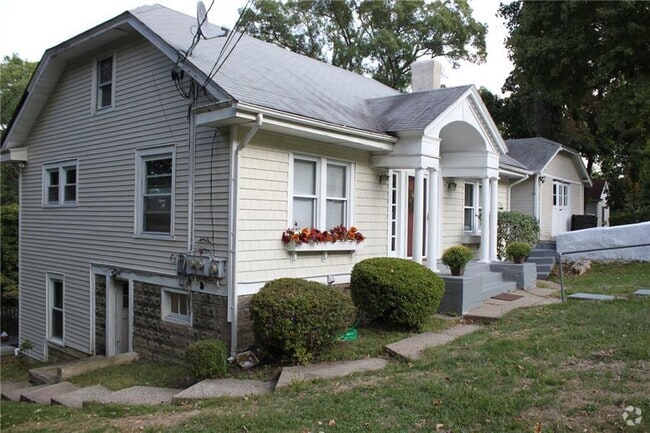 Building Photo - 32 South Blvd Rental