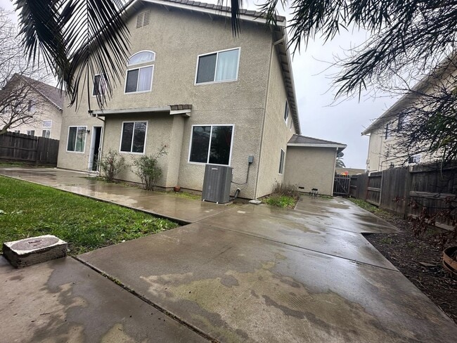 Photo - Spacious 2 Story Home In North Stockton