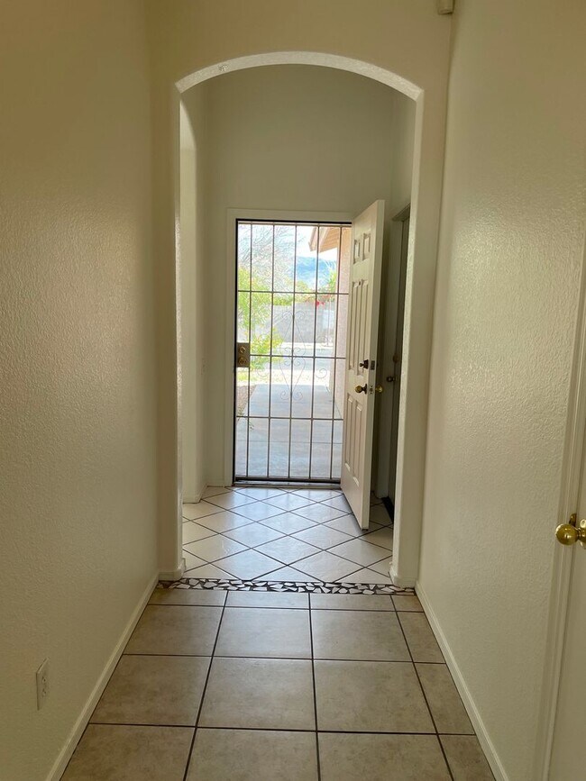 Photo - Large 3 Bedroom! Master Bedroom w/ Sitting Room!