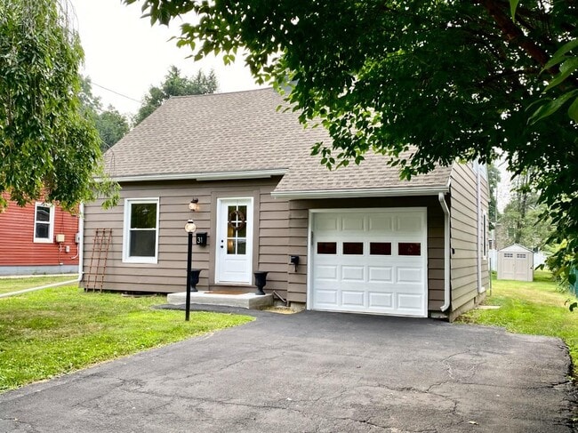 Building Photo - 31 Ziegler Ave Rental