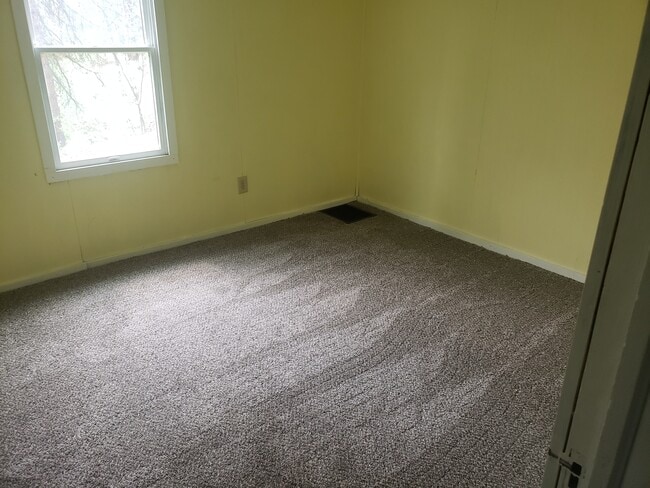 Photo - 247 Henricks Rd