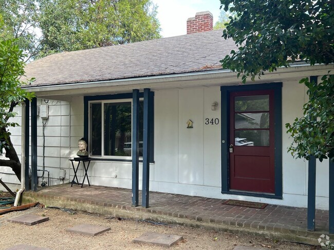 Building Photo - Charming home in Central Ashland location!...