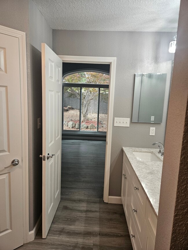 Photo - 648 Racquet Club Dr