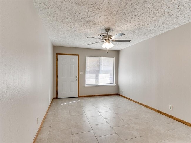 Photo - 214 Thompson Dr