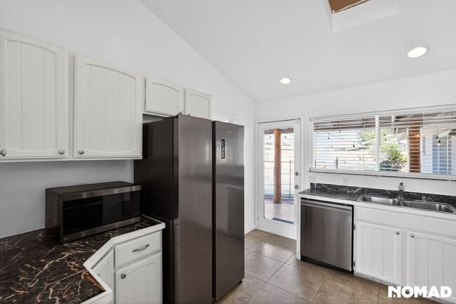 Photo - 1636 W Taro Ln