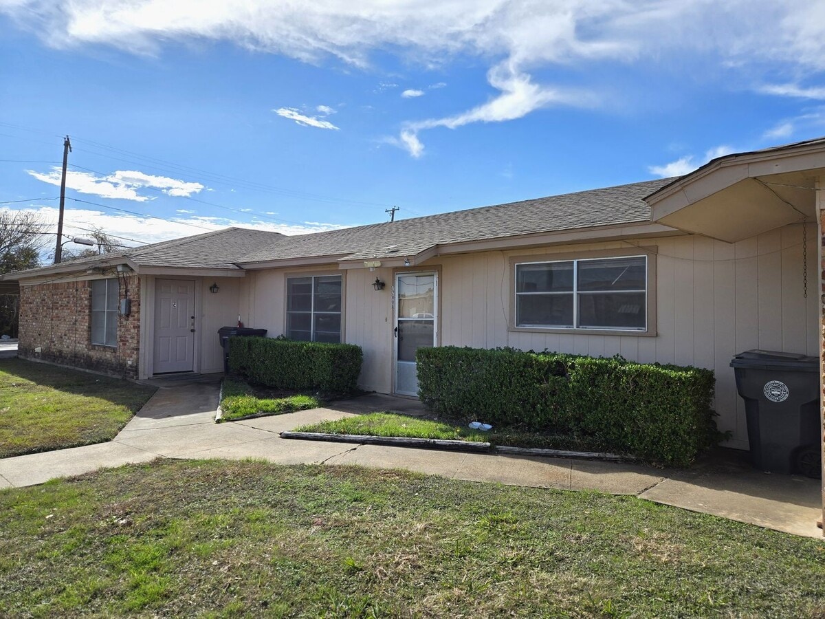 2/1 Triplex in Waco ISD! - 2/1 Triplex in Waco ISD!