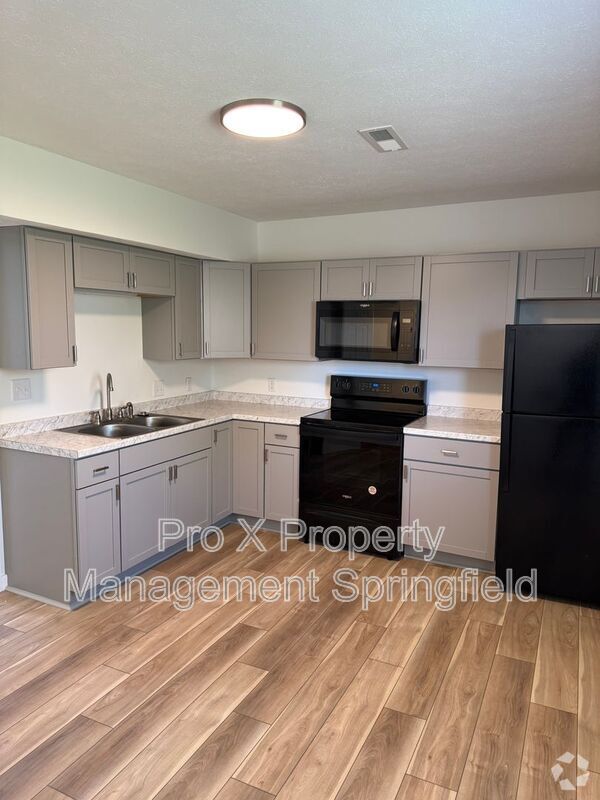 Building Photo - 623 E Bain St Rental