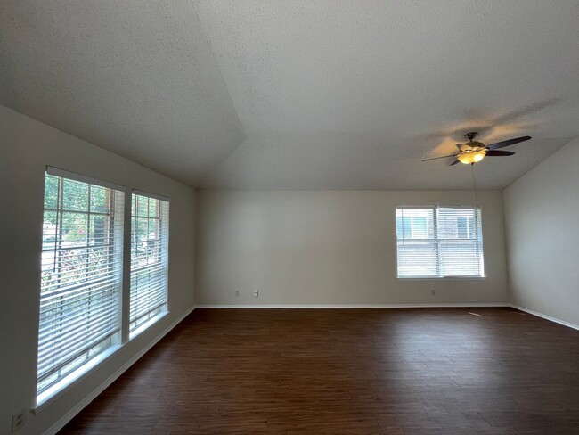 Photo - SPACIOUS HOME  - 2 LIVING AREAS - HUGE YARD - COVERED PORCH