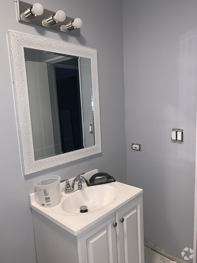 Building Photo - 16023 Circle Dr Rental