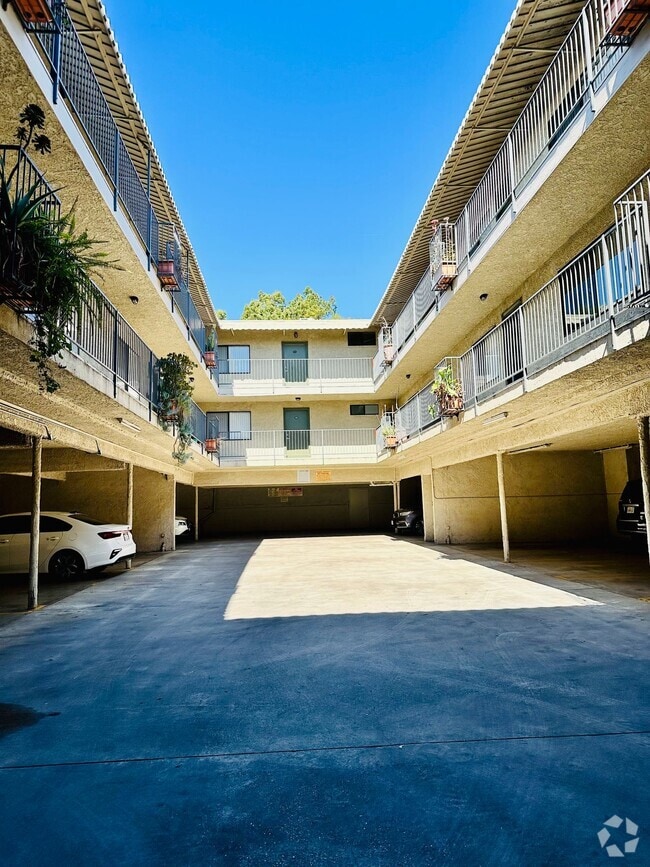Building Photo - 6545 Hazeltine Ave. Van Nuys, CA. Rental