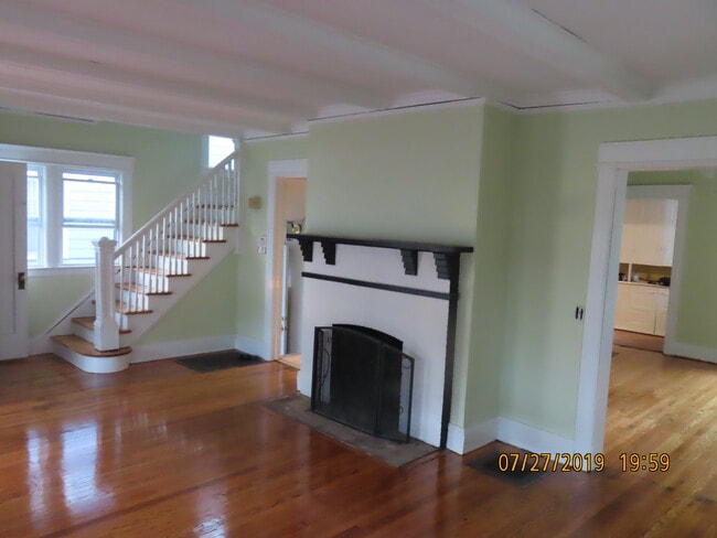 Living room - 920 Ackerman Ave