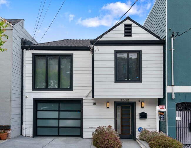 Building Photo - Updated and Modern 4 Bed + Office, 3.5 Bat... Rental