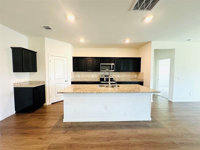 Photo - 1013 Pitch Pne Ct