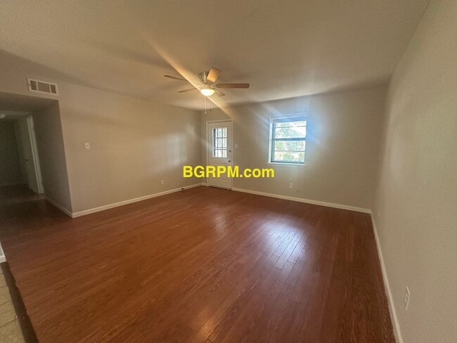 423 Honeysuckle Ln