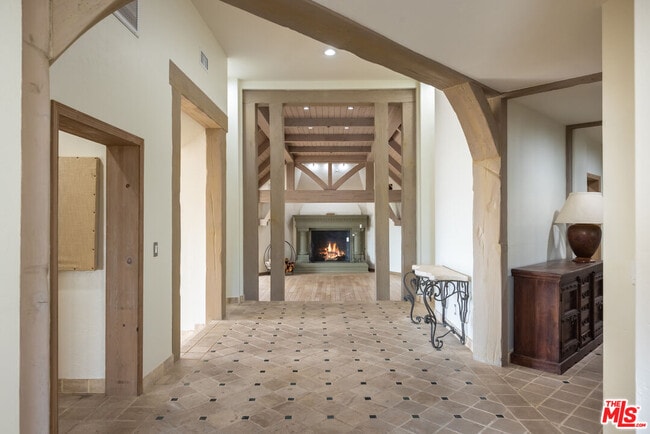 Photo - 1041 Somera Rd