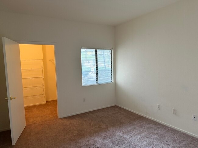 Building Photo - 8250 N Grand Canyon Dr Unit #1090