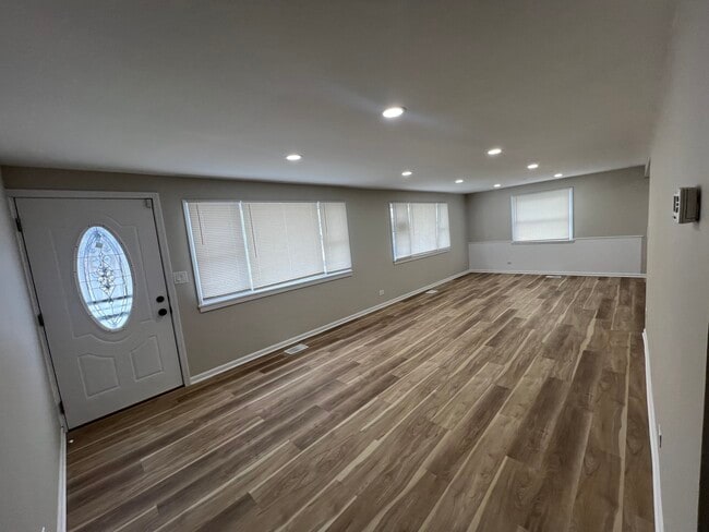 Photo - 4813 W 102nd St