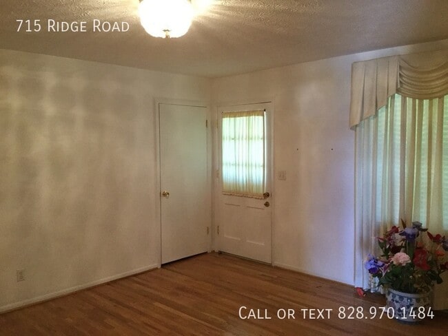 Photo - 715 Ridge Rd