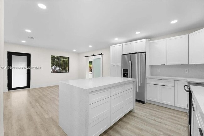 331 W 40th Pl