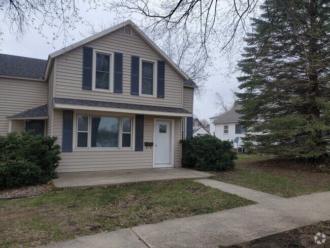 Building Photo - 714 6th Ave Rental
