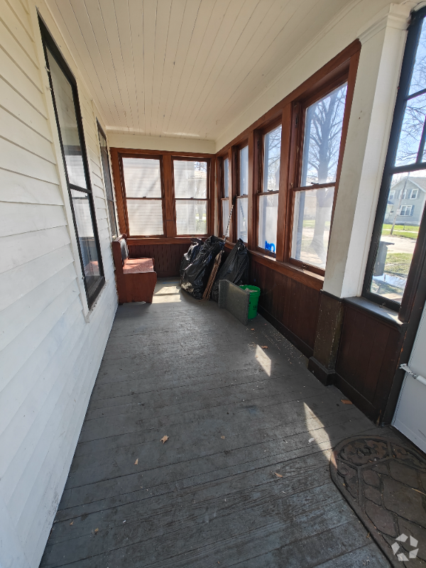 Building Photo - 422 N Maple Ave Unit Lower Rental