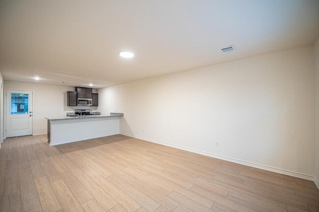 Photo - 102 E Fawn St