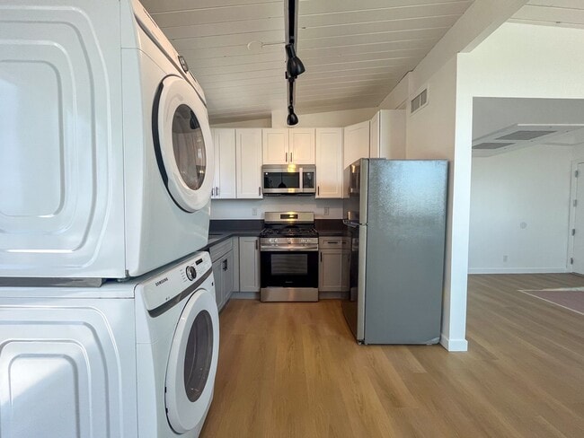 Photo - 3315 W 104th St