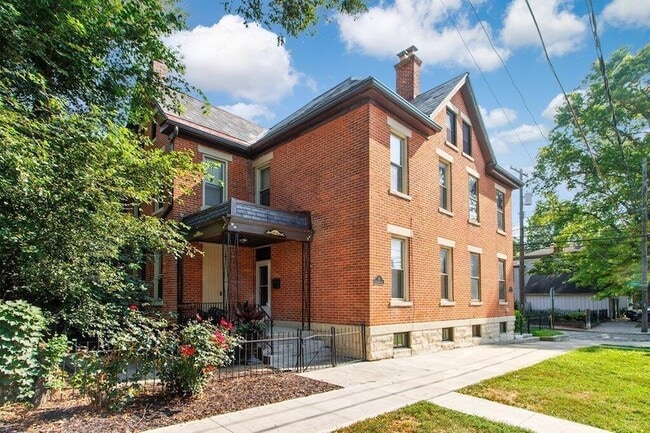 Photo - 22 E Frankfort St