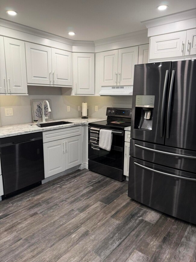 Photo - 387 Mansfield I