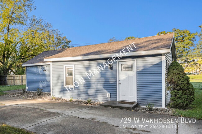 Photo - 729 W Van Hoesen Blvd